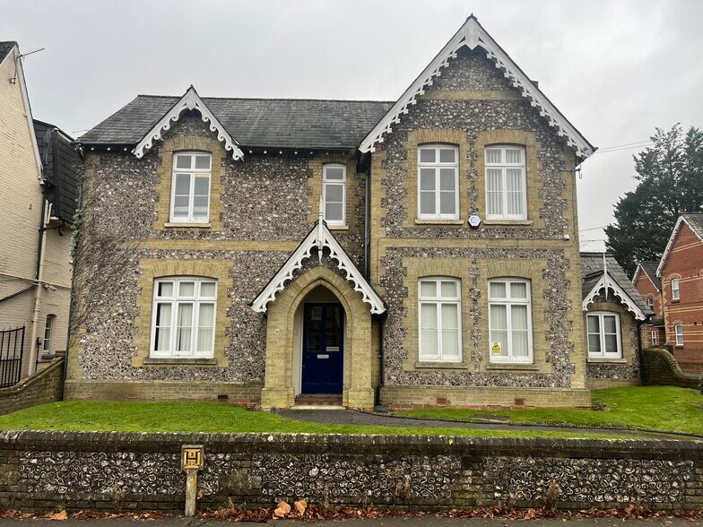 8 Fairfields Rd, Basingstoke, RG21 3DR 8 Fairfields Rd