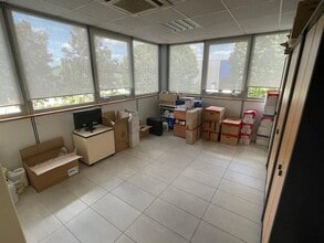 Flex in Le Plessis-Bouchard for lease Interior Photo- Image 2 of 6