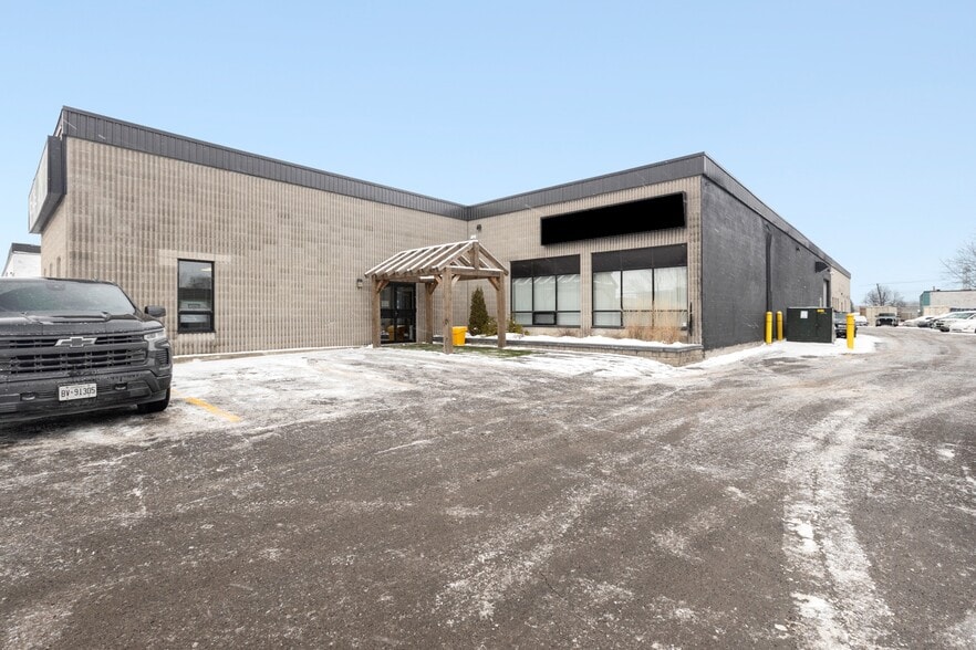 87 Bentley Ave, Ottawa, ON for lease - Building Photo - Image 1 of 3