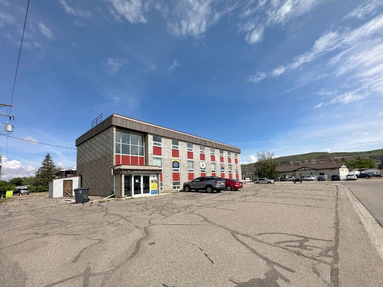 601 7 St E, Drumheller, AB for sale - Building Photo - Image 2 of 31