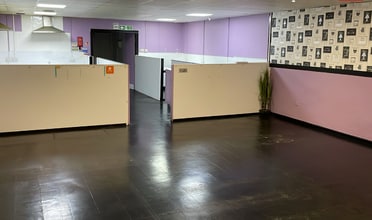 95-105 Oak Rd, Manchester for lease Interior Photo- Image 2 of 3