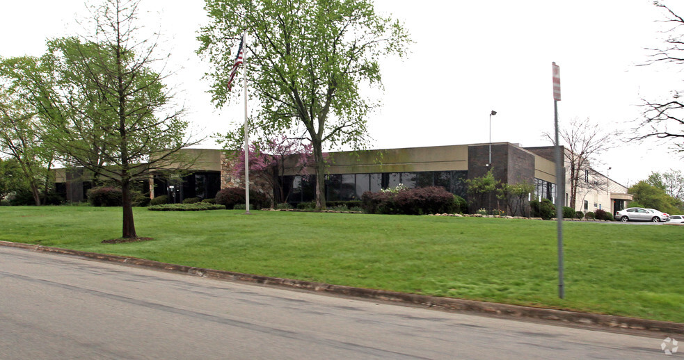 5300 Katrine Ave, Downers Grove, IL for lease - Primary Photo - Image 1 of 5