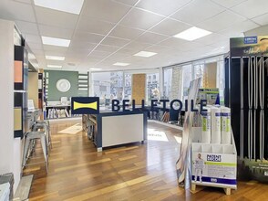 Retail in Saint-Maur-des-Fossés for lease Interior Photo- Image 2 of 32