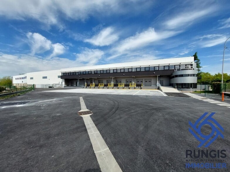 Industrial in Thiais for lease - Building Photo - Image 1 of 7