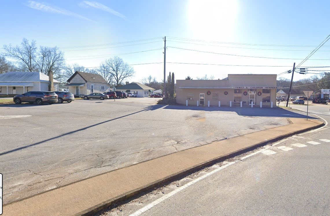 306 Courthouse Sq, Danielsville, GA 30633