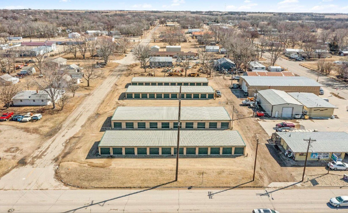 308 Grant Ave, Clay Center, KS 67432