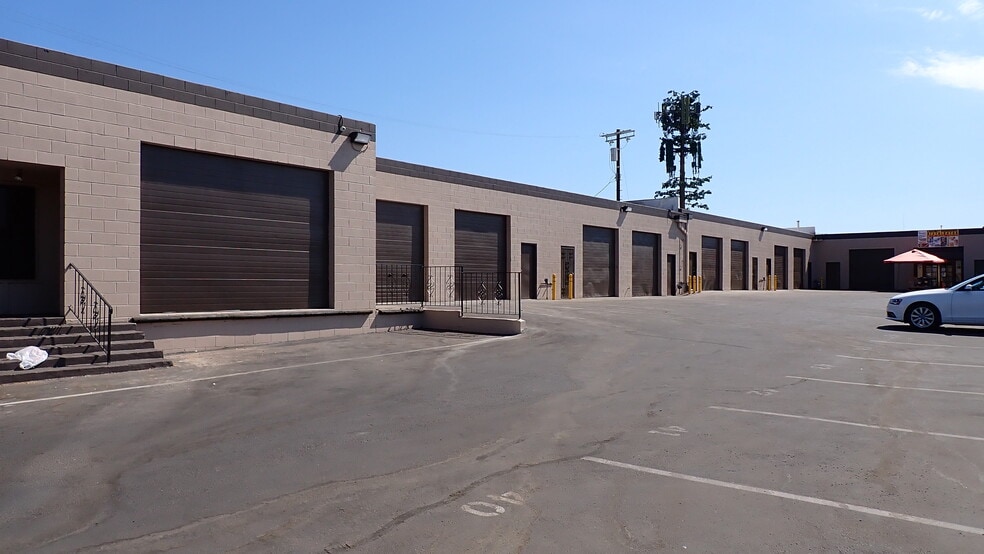 11011 Glenoaks Blvd, Pacoima, CA for lease - Building Photo - Image 1 of 2