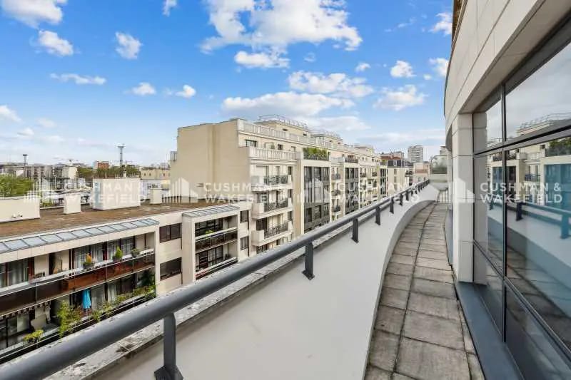 Office in Levallois-Perret for lease Building Photo- Image 1 of 17