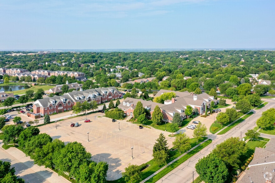3401 Village Dr, Lincoln, NE for lease - Building Photo - Image 3 of 7