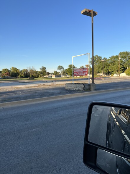 525 W Spresser St, Taylorville, IL for sale - Primary Photo - Image 1 of 1