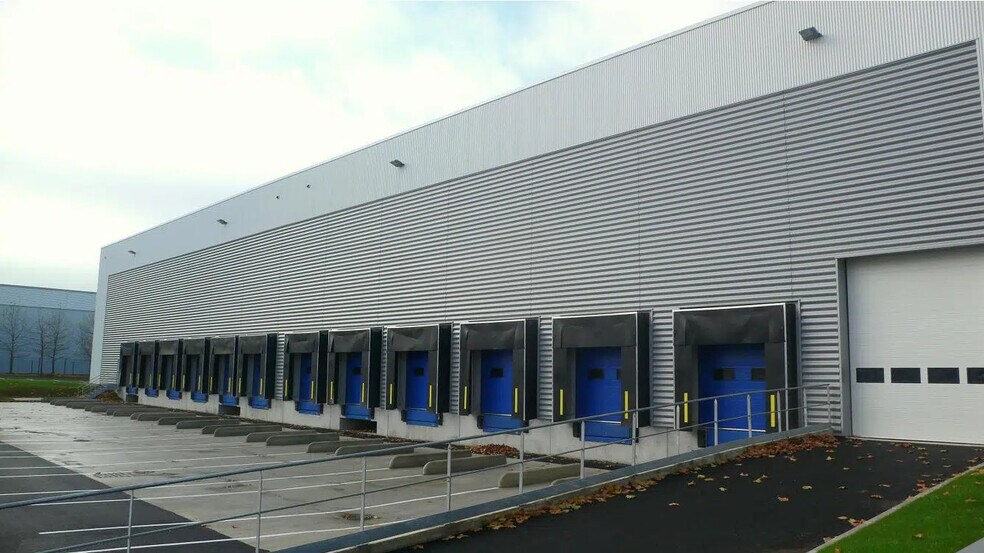 Industrial in Marly-la-Ville for lease - Building Photo - Image 2 of 10