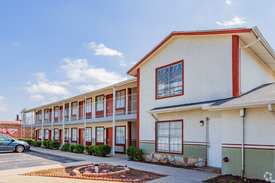 7404 S May Ave, Oklahoma City, OK for sale - Building Photo - Image 2 of 20