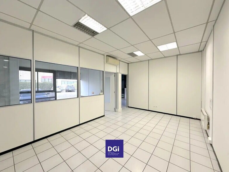 Office in Nîmes for lease - Interior Photo - Image 3 of 7
