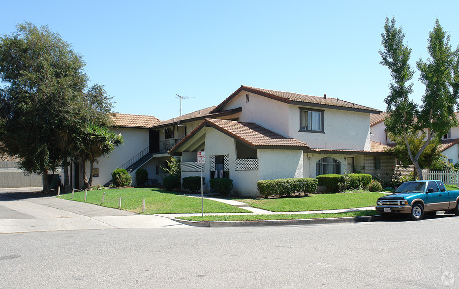 2075 N Highland St, Orange, CA for sale - Primary Photo - Image 1 of 7