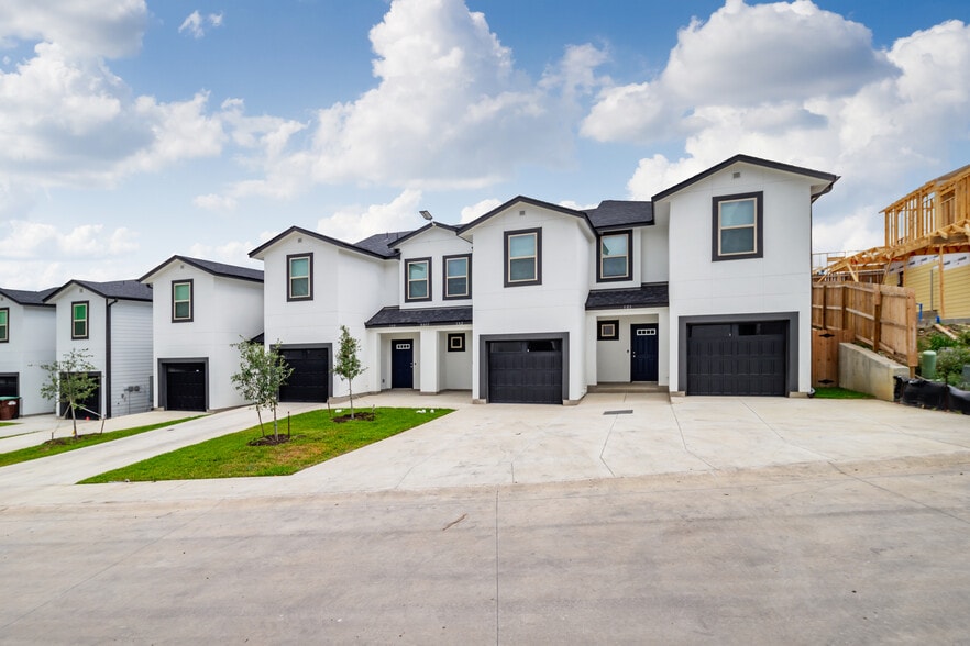 Tuscany Villas - Fourplex or Quadplex