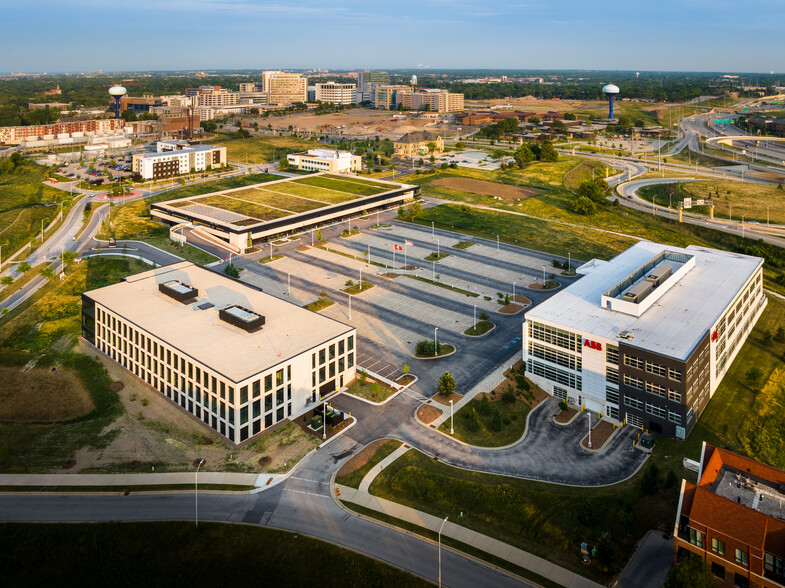 1401 Discovery Pky, Milwaukee, WI for lease - Aerial - Image 3 of 21