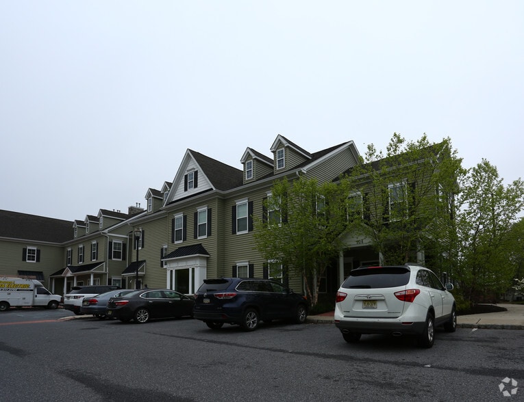 605 Main St, Riverton, NJ for lease - Building Photo - Image 2 of 5