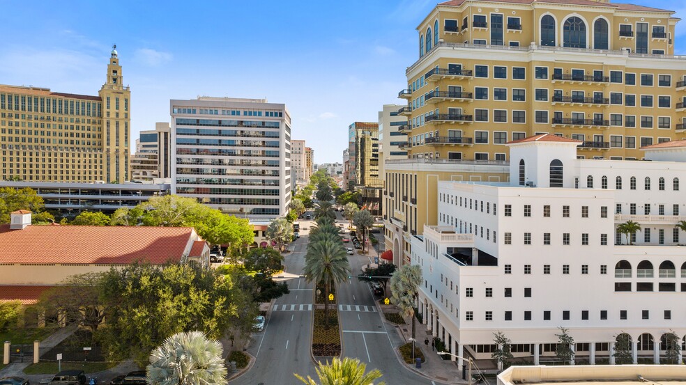 2000 Ponce de Leon Blvd, Coral Gables, FL for lease - Building Photo - Image 2 of 2