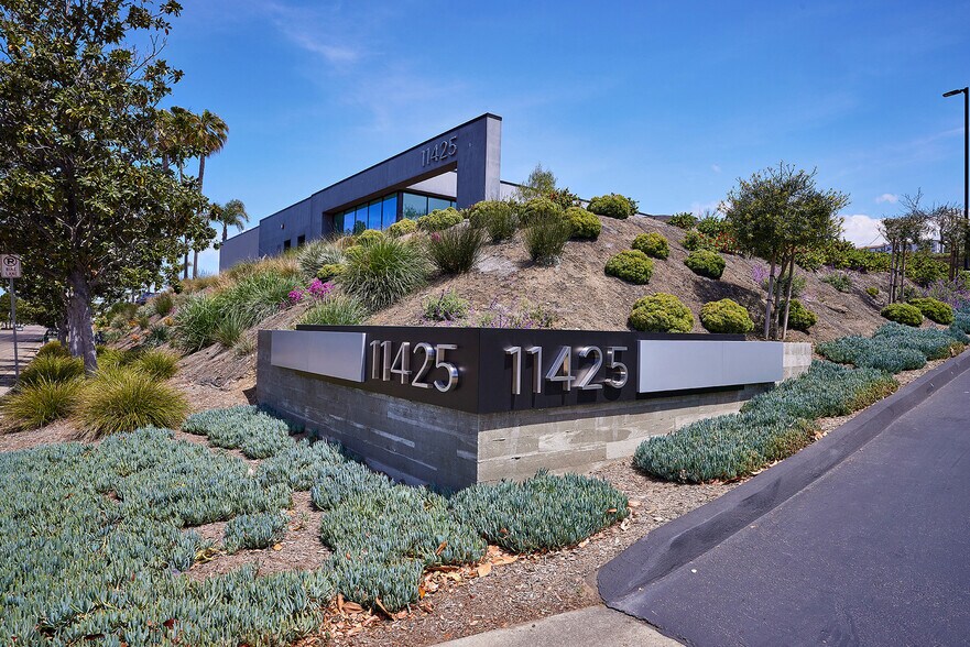 11425 Sorrento Valley Rd, San Diego, CA for lease - Building Photo - Image 1 of 6