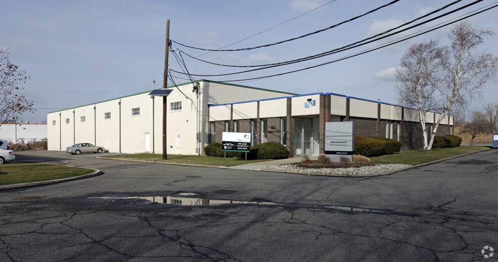 90 Triangle Blvd, Carlstadt, NJ for lease - Primary Photo - Image 1 of 10
