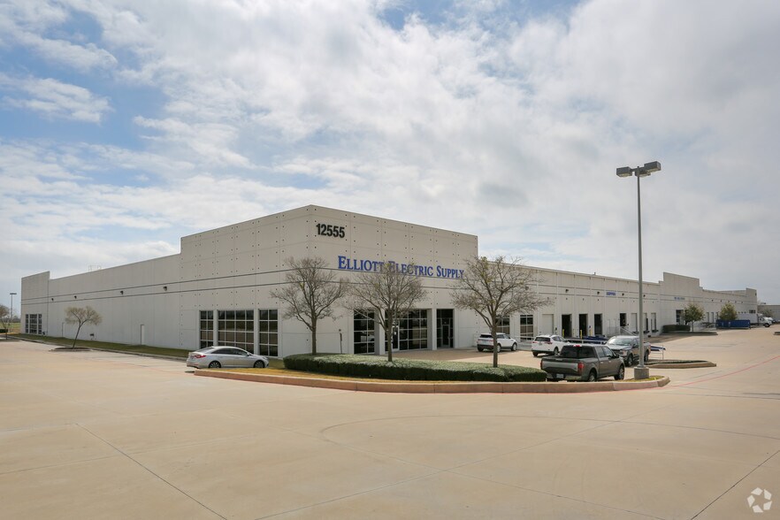 12555 Harris Branch Pky, Manor, TX for sale - Primary Photo - Image 1 of 1