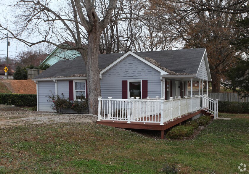 5208 Mulberry St, Flowery Branch, GA 30542