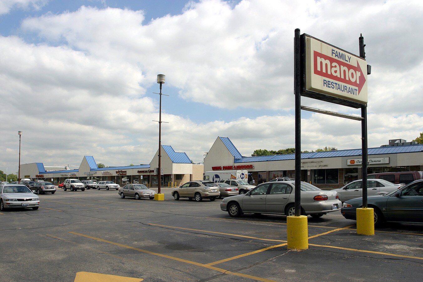 551589 N McLean Blvd, Elgin, IL 60123 Wing Park Shopping Center