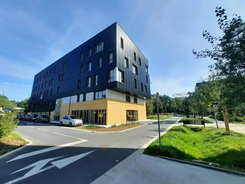 Office in Petit-Couronne for lease - Building Photo - Image 1 of 10