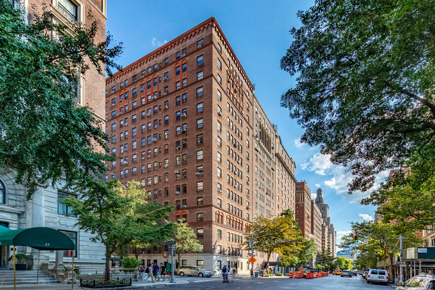 41 Fifth Ave, New York, NY for lease - Primary Photo - Image 1 of 4