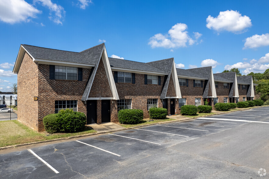 607 Units - 4 Properties - Albany GA portfolio of 4 properties for sale on LoopNet.com - Primary Photo - Image 3 of 4