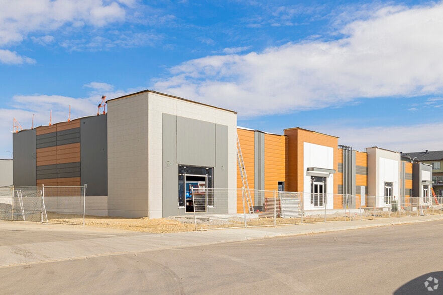 110 Corner Meadows Manor NE, Calgary, AB for sale - Primary Photo - Image 1 of 2