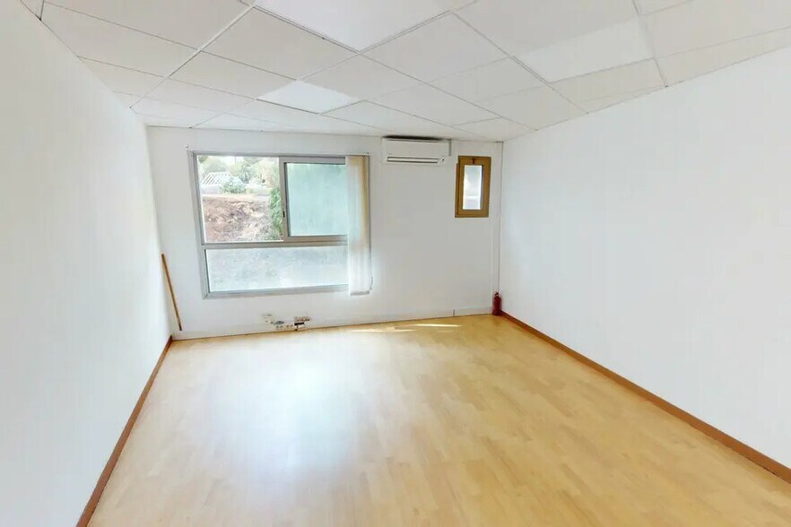 Office in Saint-Laurent-Du-Var for lease - Interior Photo - Image 3 of 5