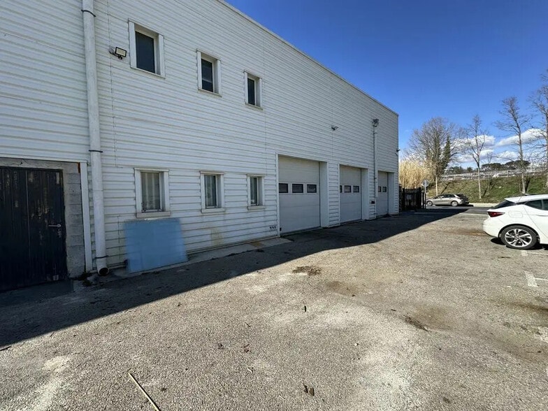 Flex in Pertuis for lease - Building Photo - Image 3 of 12