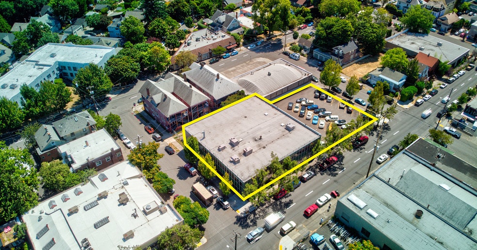 1700 SE 11th Ave, Portland, OR for sale - Primary Photo - Image 1 of 20