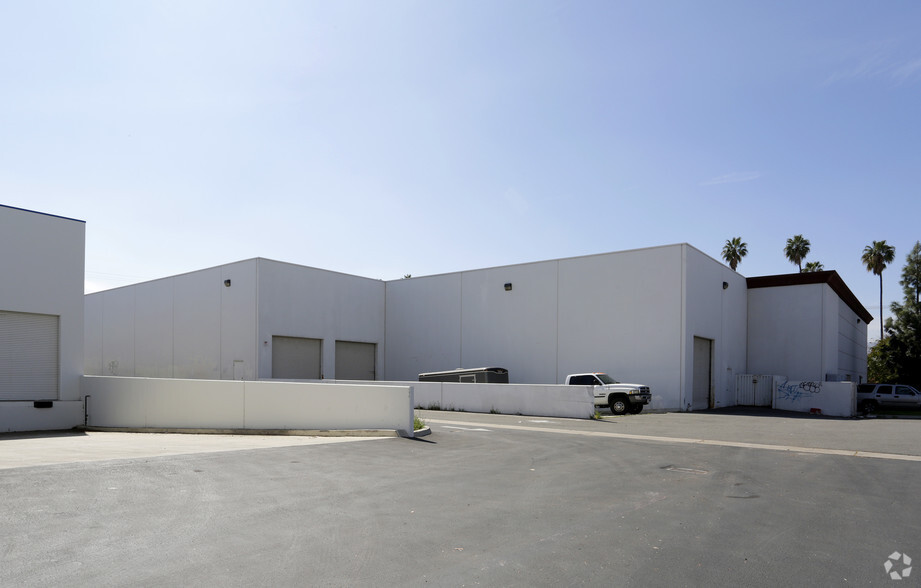 3755 Lincoln St, Riverside, CA for lease - Building Photo - Image 3 of 3