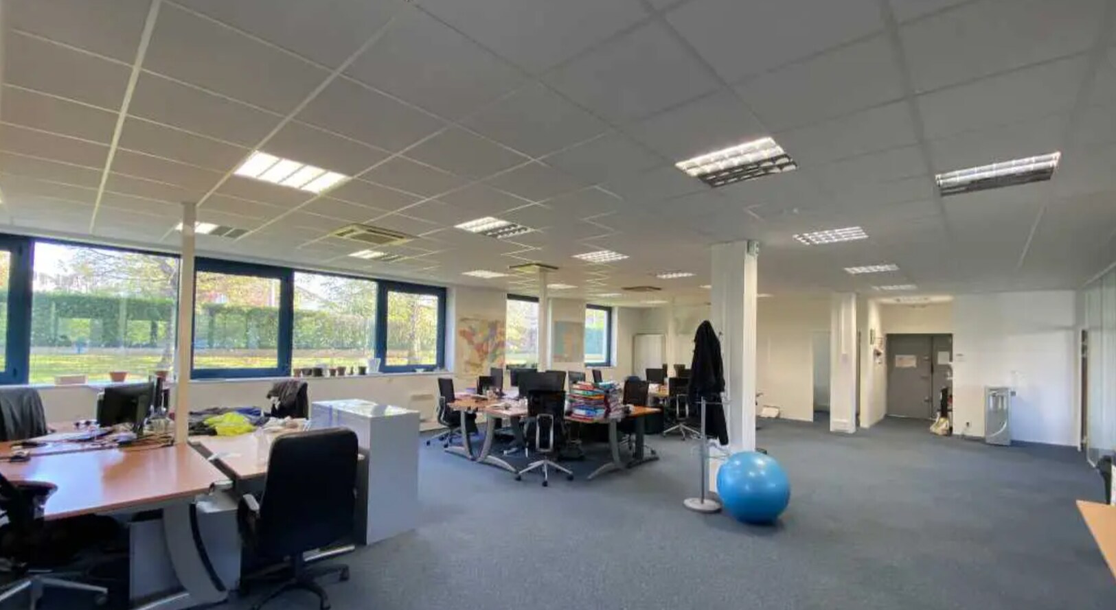 Office in Écully for lease Interior Photo- Image 1 of 12