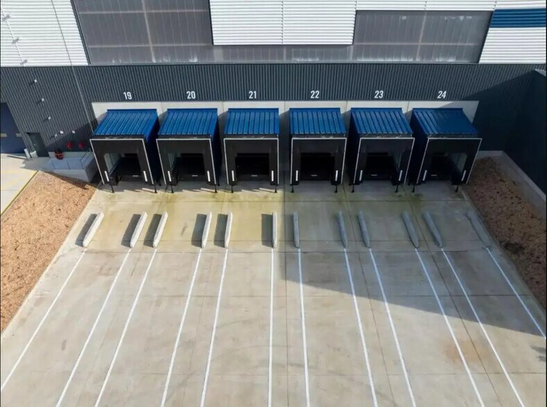 Industrial in Allonne for lease - Building Photo - Image 2 of 6