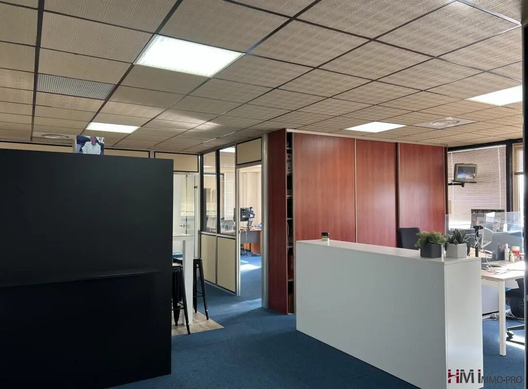 Office in Mont-Saint-Aignan for lease Interior Photo- Image 1 of 8