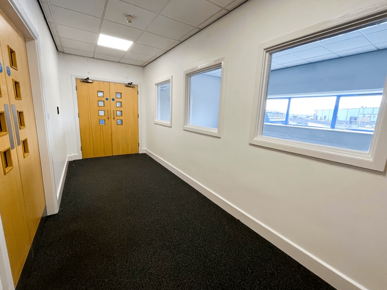 175 Meadow Ln, Loughborough for lease - Interior Photo - Image 3 of 5