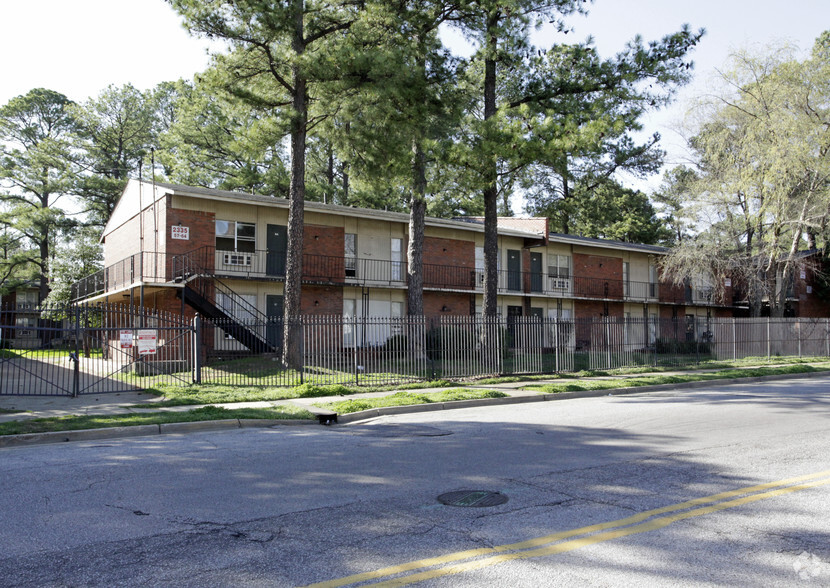 2305 Pendleton St, Memphis, TN for sale - Primary Photo - Image 1 of 1