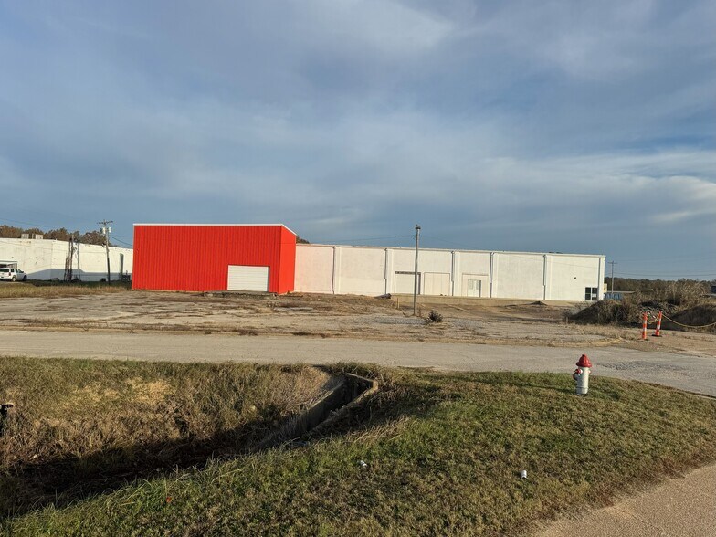 E Harper St, Poplar Bluff, MO for lease - Building Photo - Image 3 of 12