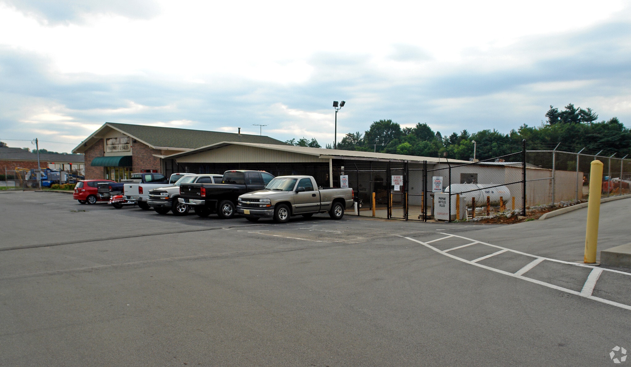 1528 W Broadway Ave, Maryville, TN for lease Primary Photo- Image 1 of 3