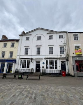 5-7 Market Pl, Pontefract for lease Primary Photo- Image 1 of 2