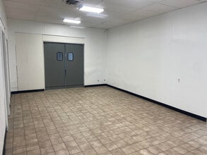 64 Field Rd, Somers, CT for lease Interior Photo- Image 2 of 8