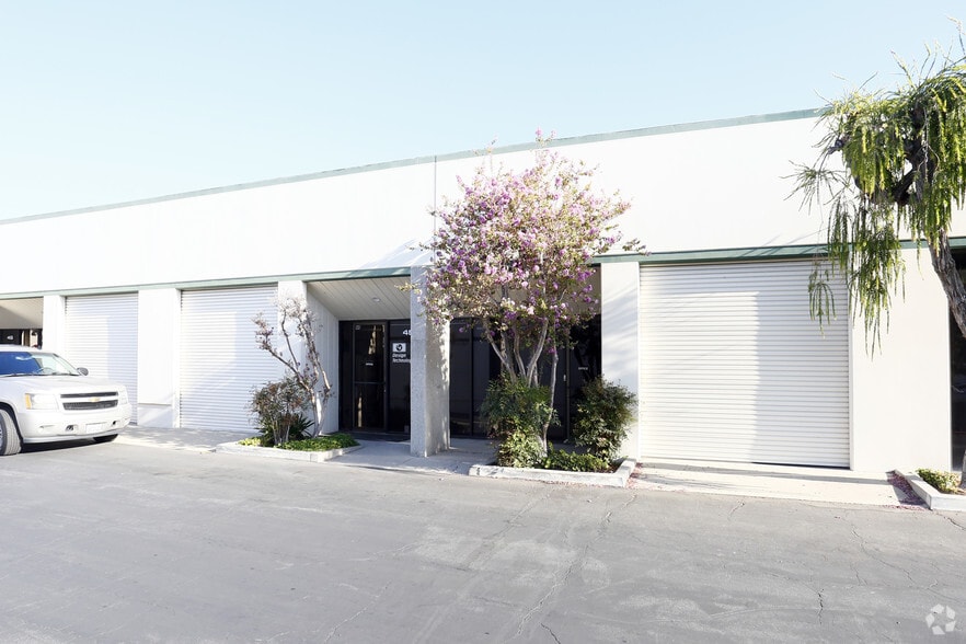 4525 Industrial St, Simi Valley, CA for lease - Building Photo - Image 2 of 5