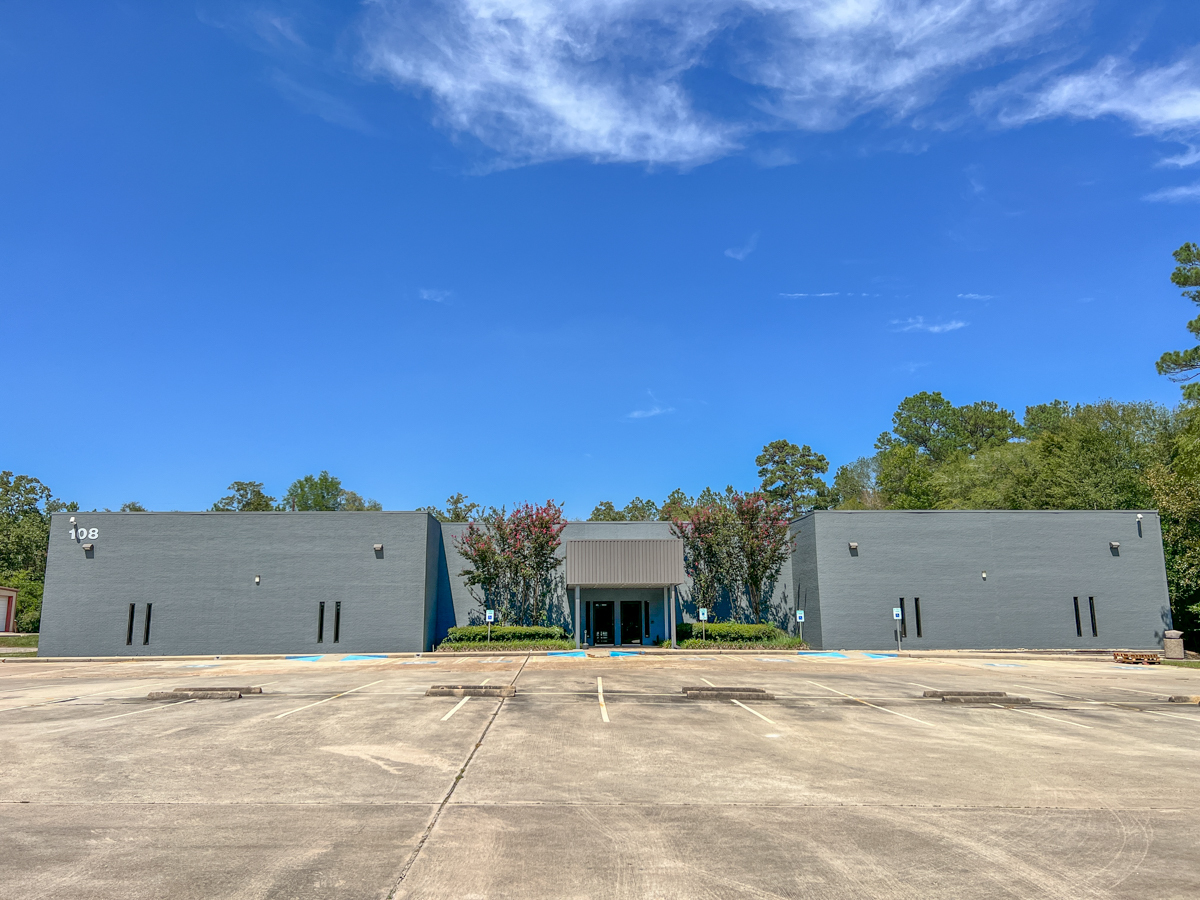 108 Commercial Cir, Conroe, TX for sale Building Photo- Image 1 of 21