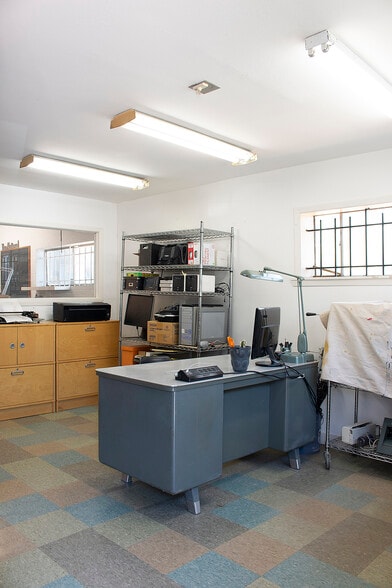 2003 Brundrette, Dallas, TX for lease - Building Photo - Image 3 of 20