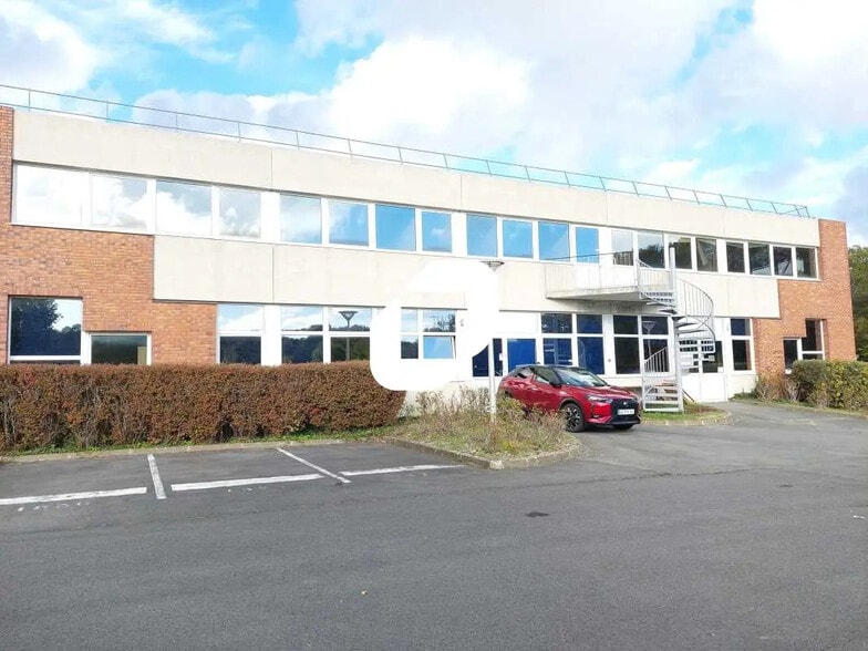 Office in Bièvres for lease - Building Photo - Image 1 of 10