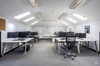 170 Elland Rd, Leeds for lease Interior Photo- Image 2 of 4
