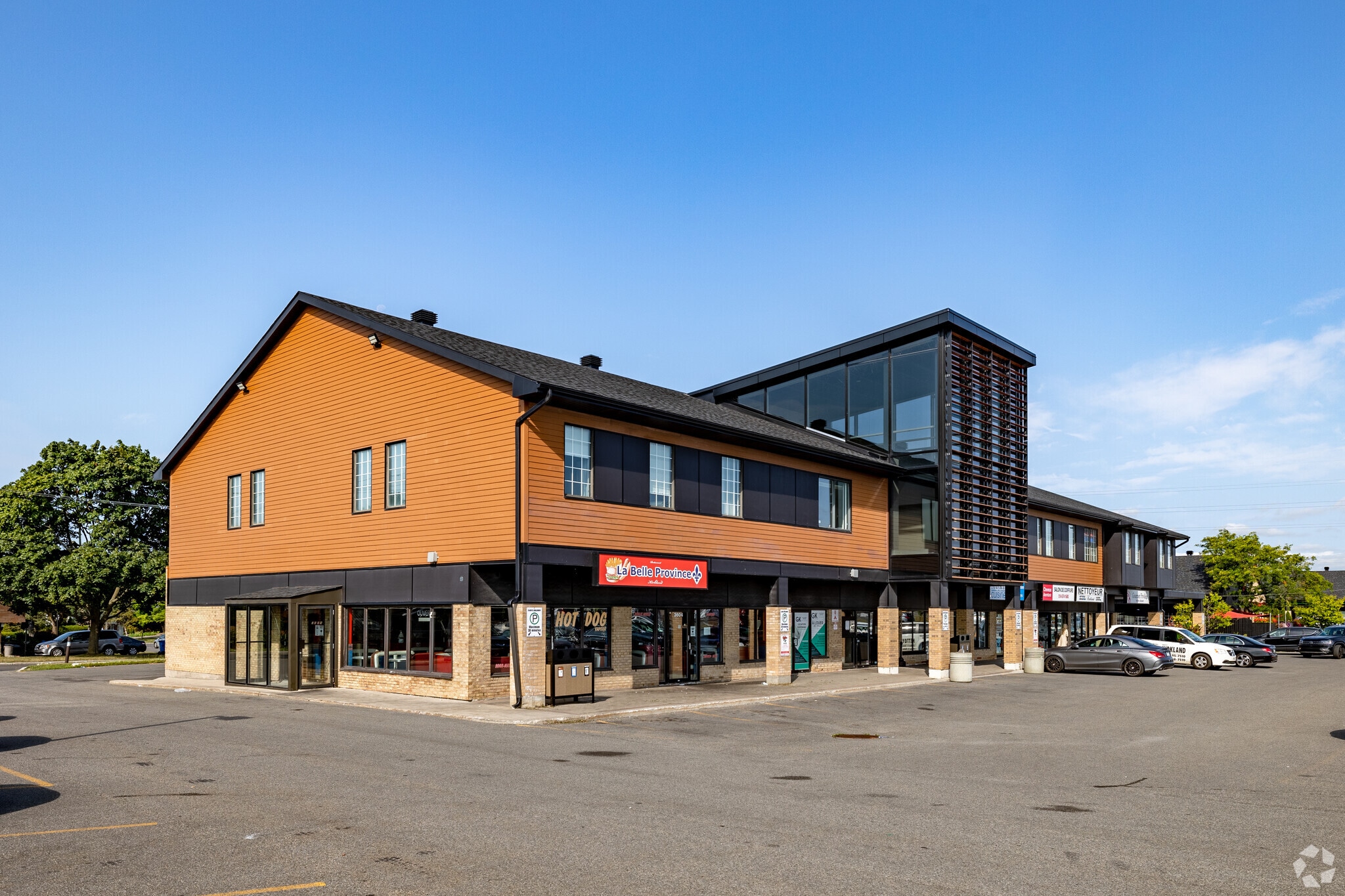 Les Galeries Kirkland portfolio of 2 properties for sale on LoopNet.com Primary Photo- Image 1 of 3